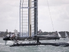 Die Oracle Crew mit James Spitzhill am Steuer und Murray Jones auf dem Luvrumpf experimentiert mit dem Crewgewicht. Besonders beim Wenden müssen die Bugspitzen aus dem Wasser kommen.© Gilles Martin-Raget/www.americascup.com 