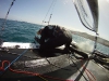 ...verändert Andreas noch einmal die Wantenspannung am Pütting-Eisen. Dann... © SegelReporter.com