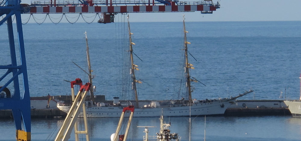 "Gorch Fock" im chilenischen Hafen Valparaiso. © M. Oz "Gorch Fock" im chilenischen Hafen Valparaiso. © M. Oz