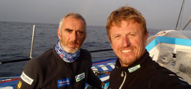 Loick Peyron und Jean Pierre Dick haben nach dem Ausfall von Michel Desjoyeaux keine Mühe, das Rennen zu beherrschen. © FNOB Loick Peyron und Jean Pierre Dick haben nach dem Ausfall von Michel Desjoyeaux keine Mühe, das Rennen zu beherrschen. © FNOB