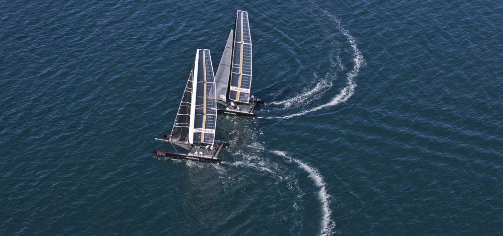 Erster Dial up mit den AC45. Das gefährliche Manöver soll im Vorstart eigentlich vermieden werden.  © Martin-Raget/Oracle Racing