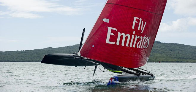 Team New Zealand bei dem ersten Trainingsschlag mit seinem neuen AC45. © Cameron/TNZ Team New Zealand bei dem ersten Trainingsschlag mit seinem neuen AC45. © Cameron/TNZ