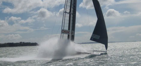 Fast-Überschlag mit dem AC 45 Kat von Oracle Racing. © Oracle Racing Fast-Überschlag mit dem AC 45 Kat von Oracle Racing. © Oracle Racing