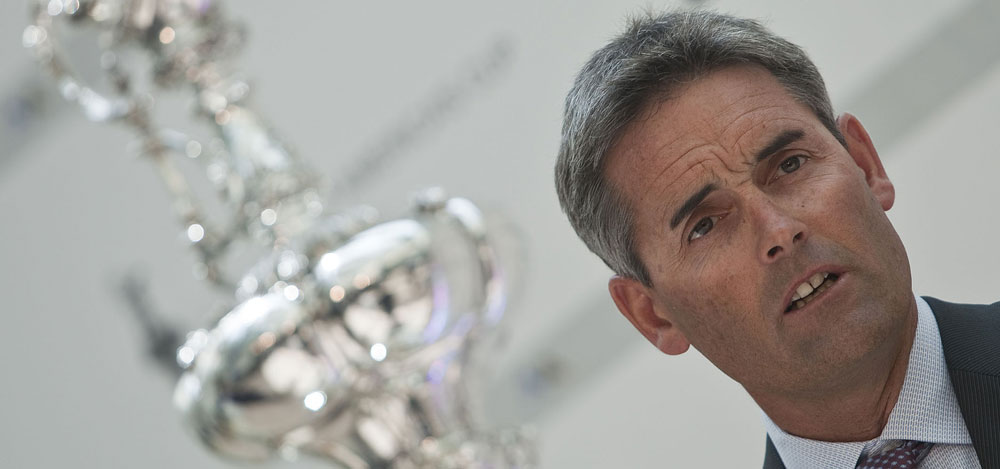 Russell Coutts vor dem America´s Cup, den er viermal gewann. © Grenier/Oracle Racing Russell Coutts vor dem America´s Cup, den er viermal gewann. © Grenier/Oracle Racing