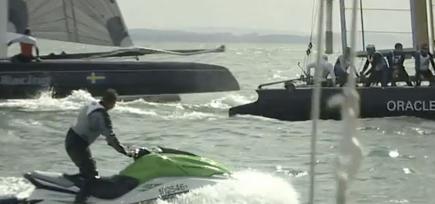 Beim Duell zwischen Artemis und Oracle beobachtet der Schiri die Überlappung-Situation von seinem Jetbike. Beim Duell zwischen Artemis und Oracle beobachtet der Schiri die Überlappung-Situation von seinem Jetbike.