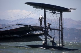 Russell Coutts AC45 Kat nach der Kenterung in der San Francisco Bay. © G.Grenier/Oracle Racing