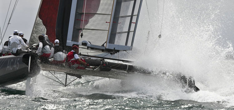 AC45 gibt Vollgas. Die One-Design Flügler sollen dem Cup länger erhalten bleiben. © Martin-Gaget/Oracle