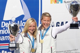 Bochmann/Lorenz die strahlenden Weltmeisterinnen vom Audi Sailing Team Germany. © STG