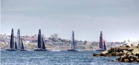 Team New Zealand fürhrt die Flotte bei den ersten AC45 Testrennen in Cascais an. © Christoph Lunay