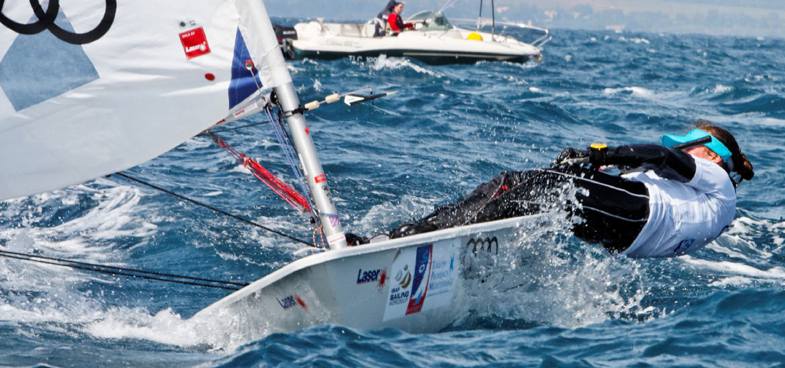 Constanze Stolz mag starken Wind und holt in La Rochelle auch gegen die älteren Konkurrentinnen einen Tagessieg. © A.Stolz Constanze Stolz mag starken Wind und holt in La Rochelle auch gegen die älteren Konkurrentinnen einen Tagessieg. © A.Stolz