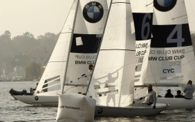 Soyka bei der Backbord Luvtonne. Es wurde durch ein Tor gesegelt. © BMW Yachtsport