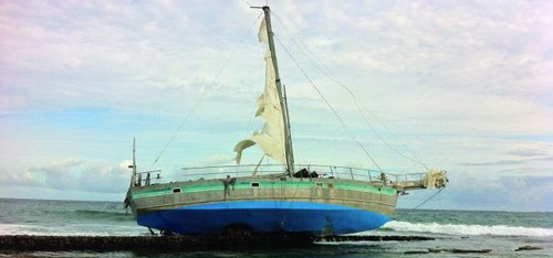 49 Fußer auf Maui gestrandet nach dreiwöchiger Alleinfahrt. © Johnson 49 Fußer auf Maui gestrandet nach dreiwöchiger Alleinfahrt. © Johnson