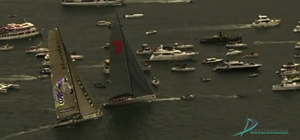 Leewende von "Wild Oats" kurz nach dem Start zum Sydney Hobart Race gegenüber dem späteren Sieger "Investec Loyal" Leewende von "Wild Oats" kurz nach dem Start zum Sydney Hobart Race gegenüber dem späteren Sieger "Investec Loyal"