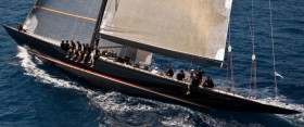 Der 115 Fuß F-Class Prototyp benötigt deutlich weniger Crew als die J-Class-Vorbilder. © F-Class