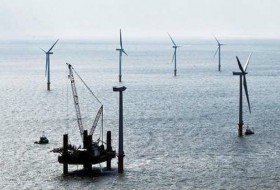 Arbeiten am Offshore Windpark. Die klassische Strecke von Grenaa nach Anholt ist versperrt. © Energinet.dk/rambøll