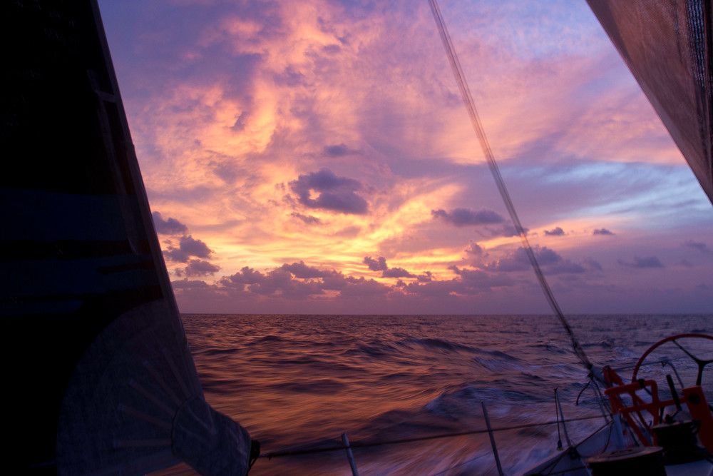 Stimmungsvoller Himmel zum Auftakt des zweiten Teils der dritten Etappe fotografiert von Sanya. © Andrés Soriano/Team Sanya/Volvo Ocean