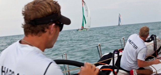 Calvin Harrap steuert Puma in Sichtweite zu Groupama und Telefonica an der Spitze. © Amory Ross/PUMA Ocean Racing/Volvo Ocean Race