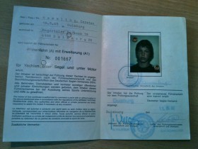 Reicht nicht für Berlin: A-Schein sogar mit A1-Erweiterung und einem niedlichen Bild, wie ich finde.