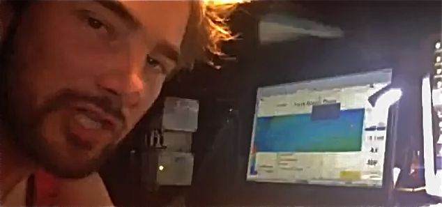 Boris Herrmann als Navigator. Der Bart wächst schon wieder.