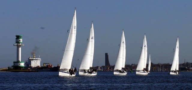 Die Flotte der sieben Hallberg Rassy vom British Kiel Yacht Club in Kiel. © R. Abratis