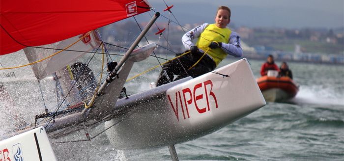 Viper unter Gennaker. "Die 16 Fuß Kats sind keine große Herausforderung". © ISAF