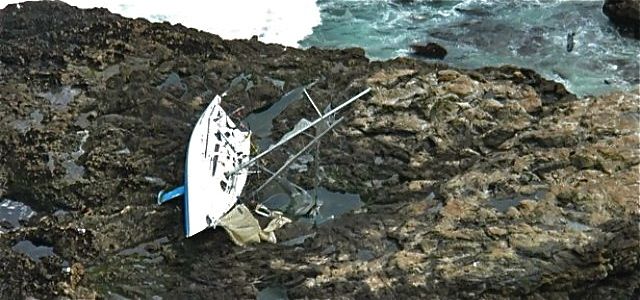 Die Sydney 38 "Low Speed Chase" auf dem Farallones Felsen vor San Francisco. © US Coastguard Die Sydney 38 "Low Speed Chase" auf dem Farallones Felsen vor San Francisco. © US Coastguard