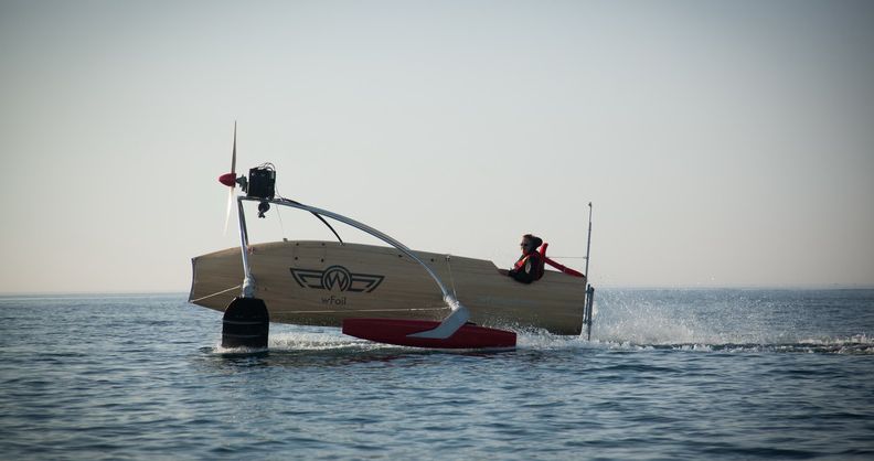 Jungfernfahrt des solwenischen Flug-Motor-Seglers wFoil 18 Albatross. © wFoil