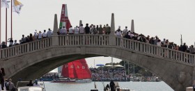 Zuschauer in Venedig auf Brücken und schwimmender Tribüne. © Gilles Martin-Raget
