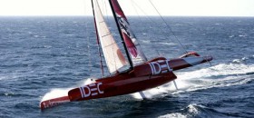 Francis Joyon ist es gewohnt, seinen 30 Meter Trimaran IDEC bis zum Limit zu puschen. © IDEC Francis Joyon IDEC