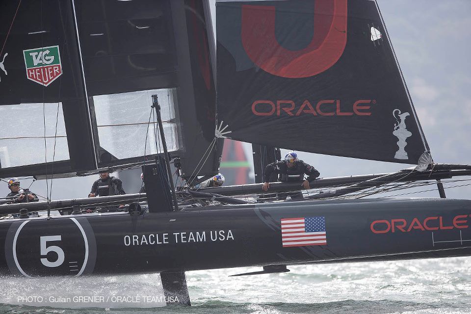 ...Das Verlagern des Crewgewichtes dürfte wichtig für die Flugphase sein... © Guilain Grenier / Oracle Team USA