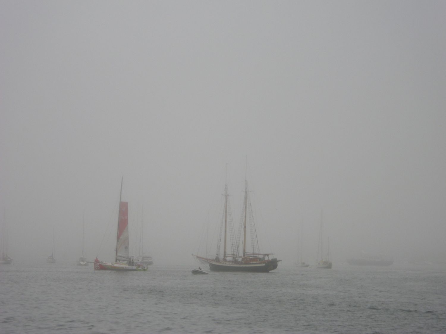 Das vierte Rennen startet bei dichtem Nebel. © SegelReporter