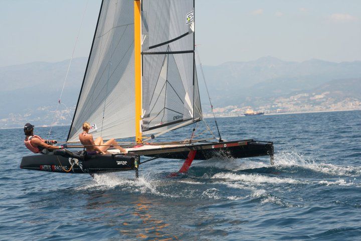 Mixed Sailing kann so nett sein. Edoardo Bianchi nimmt die Liebste mit auf den Foiler Kat... © Whites Dragons