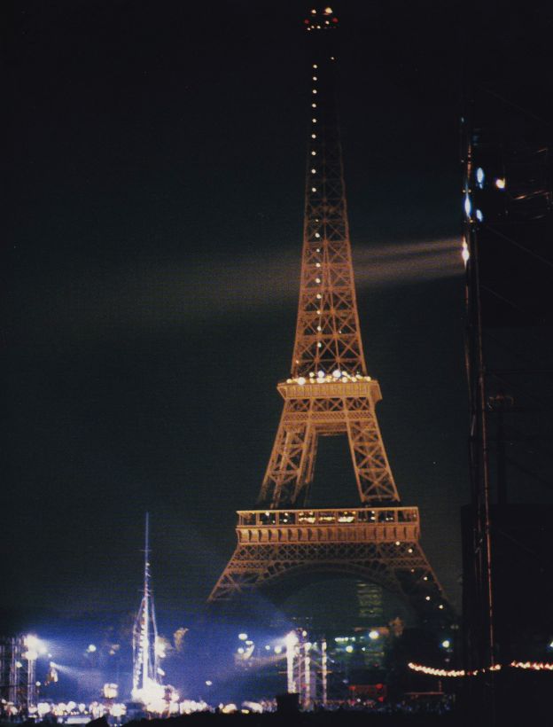 Taufe der `French Kiss´ auf dem Trocadéro Platz gleich neben dem Eiffelurm im Oktober 1985. So zelebrierte die Grande Nation damals ihren America's Cupper  © Louis Vuitton/Archiv Braschos