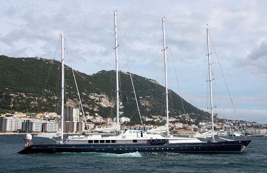 6. Mit gut 75 m Länge segelt und dieselt die Phocea derzeit auf Rang 6 der weltgrößten Segelyachten und sorgt immer wieder mal für Schlagzeilen. © Giovanni Romero