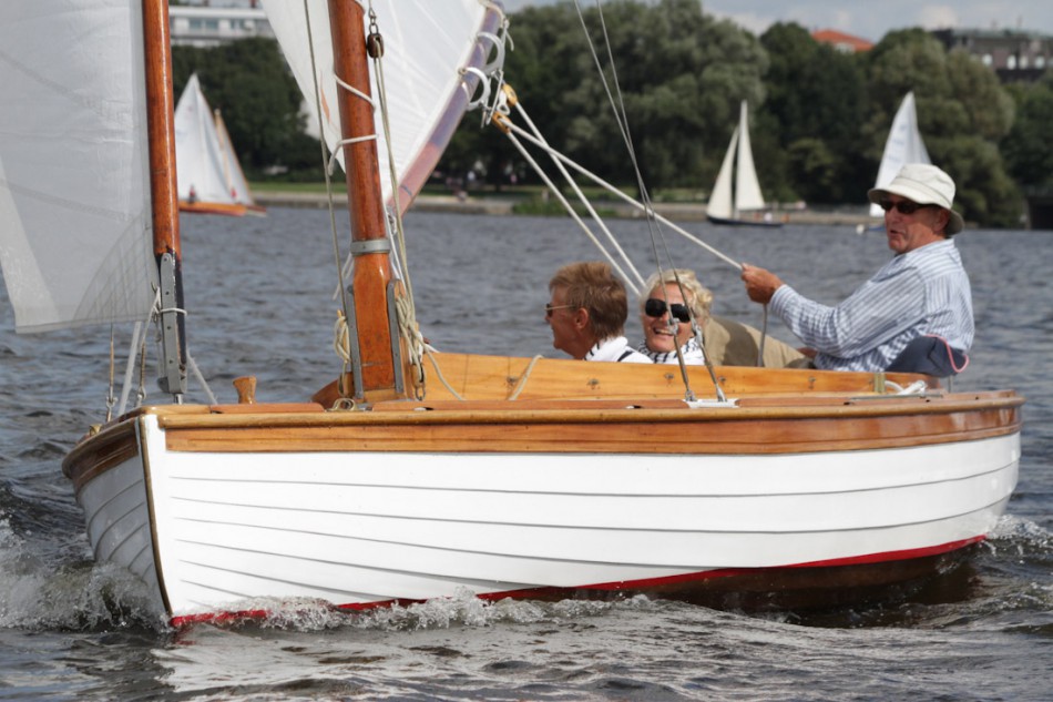 Detlef Huss segelte mit seiner Schweriner Einheitsjolle, Frau und Tochter auf Platz sechs. © www.pepe-hartmann-photo.de