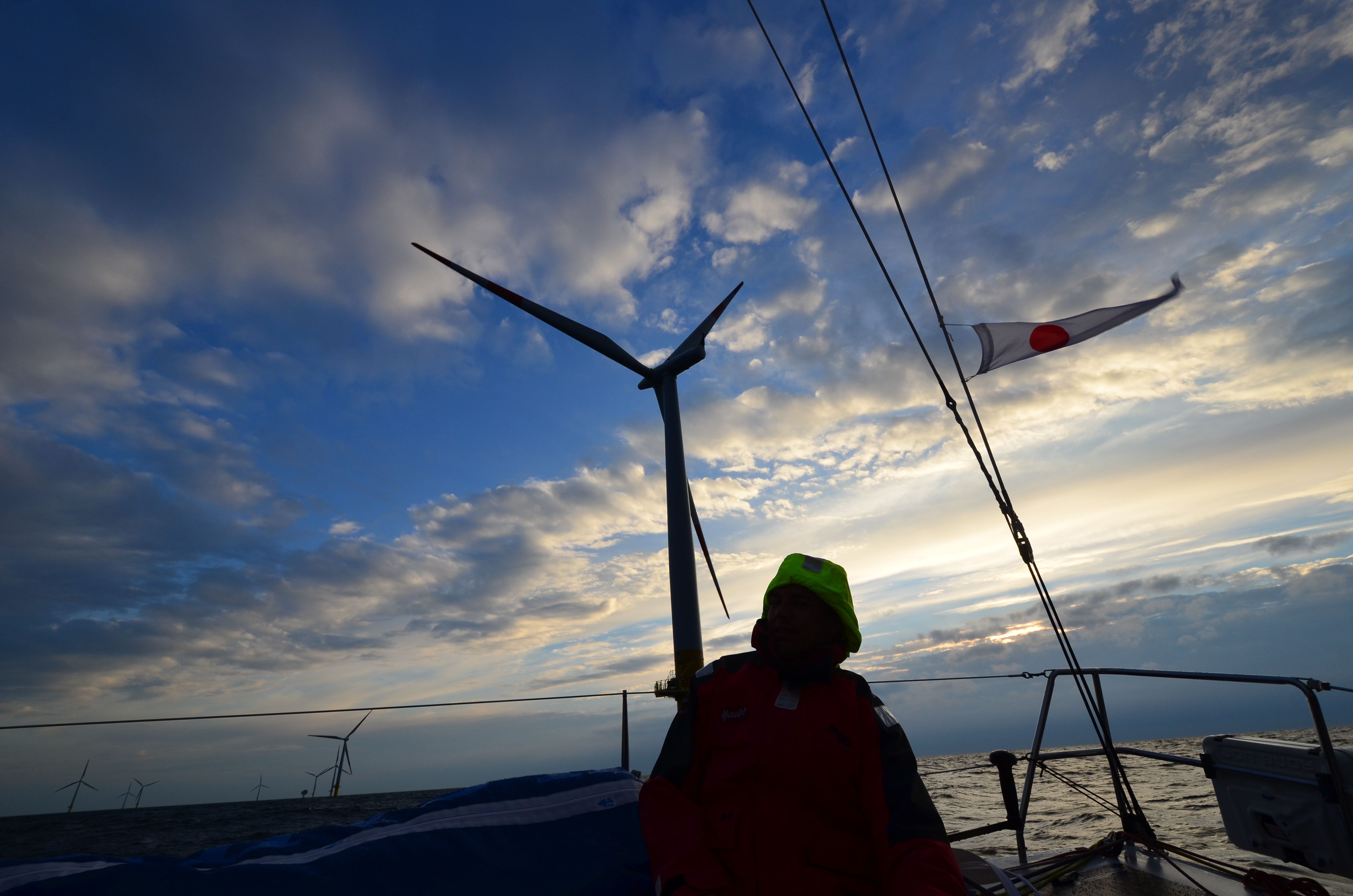 ...Wir kreuzen durch den Windpark vor dem Darß... © segelreporter