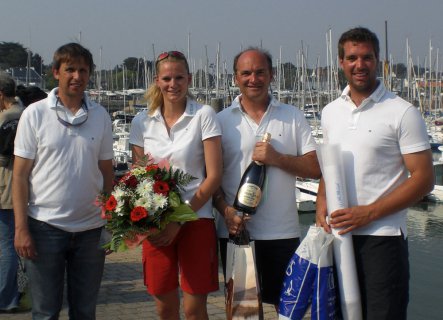 Team Wetfeet (v.l.): Der Franzose Maxime Paul, Skipperin Theresa  Zeiser, Steuermann Eckhard Kaller, Trimmer Seba Reischl. © privat
