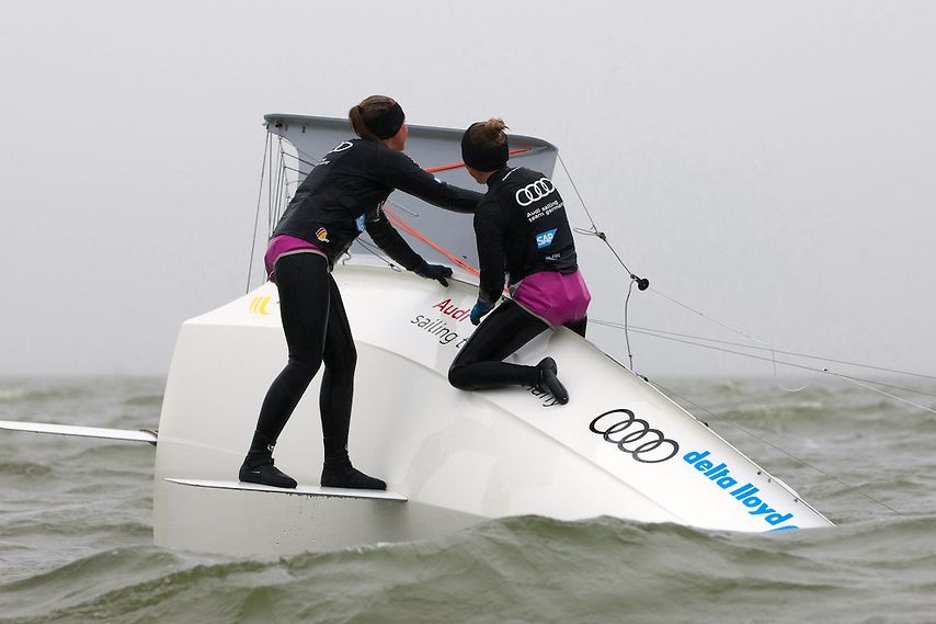 ... Der Crew mit Annika Lorenz katapultiert sich aber nach zwei starken Medalraces noch auf Platz zwei. © Sander van der Borch/Delta Lloyd