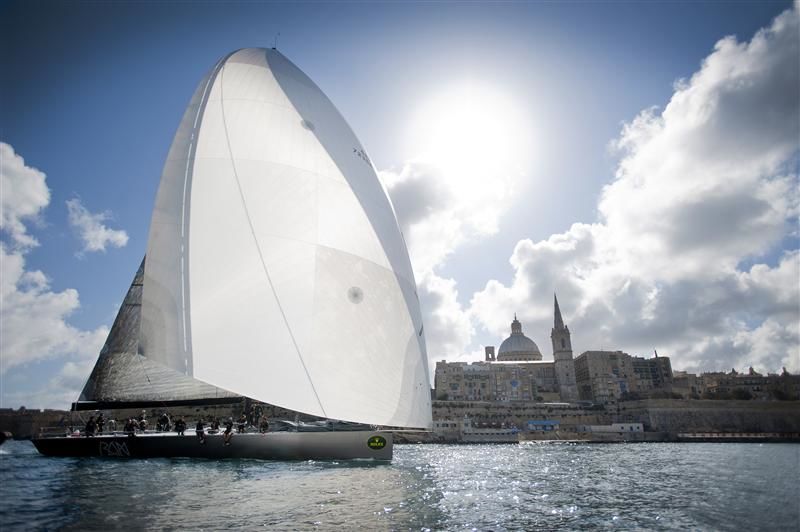 ...auf Malta wird von klassischen Gebäuden flankiert. `Ran´ ist das zweite Schiff im Hafen. Aber auch... © Rolex / Kurt Arrigo