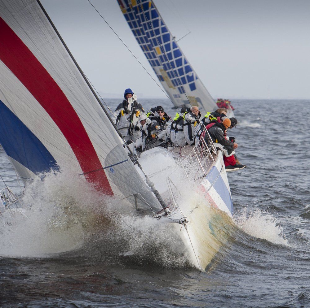 Bei den Holländern segelt ex Alinghi Mann Peter Van Niekerk mit und ex Match Racerin Klaartje Zuiderbaan.  © onEdition