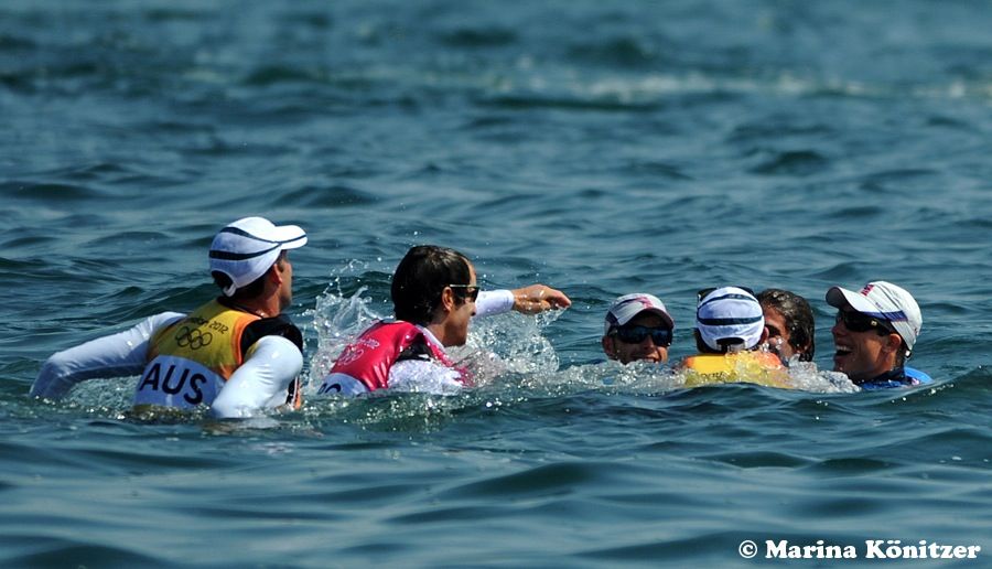 ...Die drei Medaillen-Teams treffen sich beim After-Sail-Swim... © Marina Könitzer