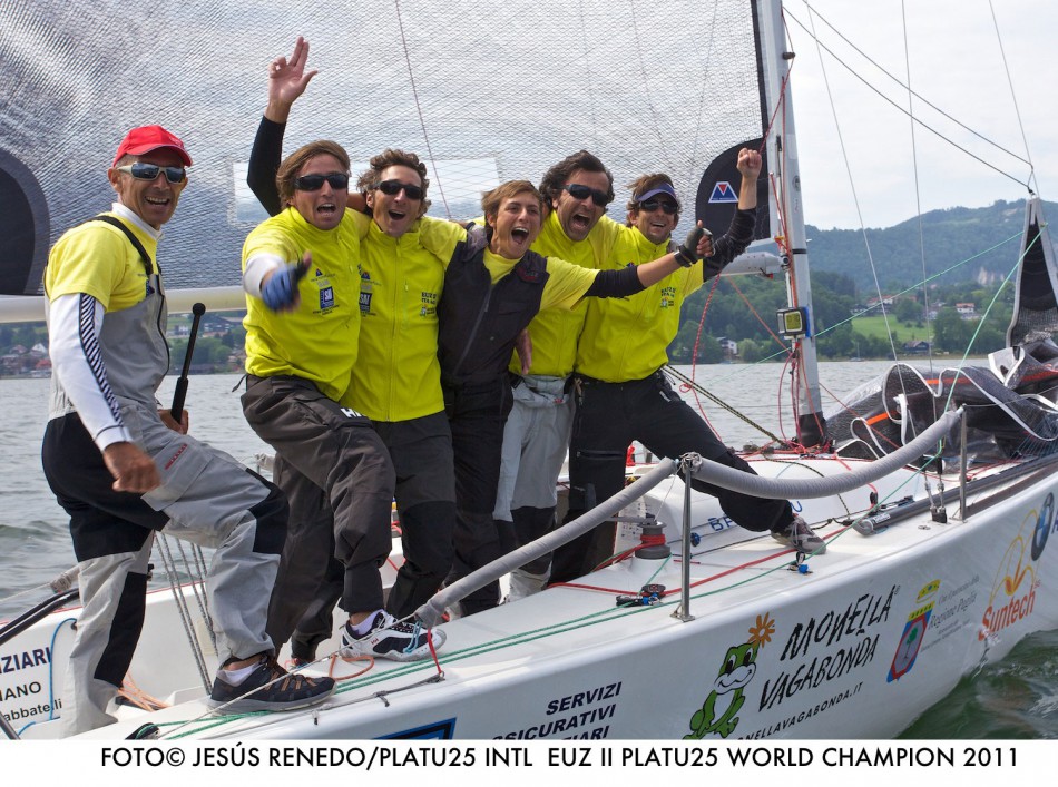 ...in Gelb segeln. Montefusco (l) nahm mit seinem Bruder dreimal im 470er an Olympischen Spielen teil. © Jesus Renedo