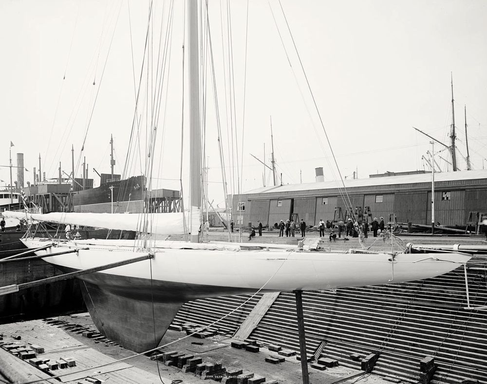 Reliance am 20. August bei der Vermessung im Dock des New Yorker Erie Basin © US Library of Congress