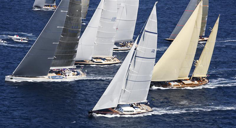 Die Flotte der 45 Yachten startet in fünf verschiedenen Divisionen... © Rolex/Carlo Borlenghi