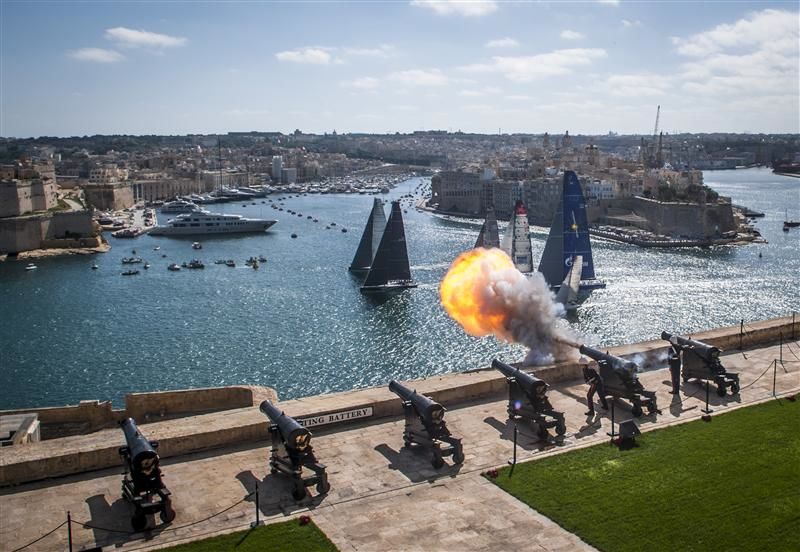Imposanter Startschuss zum Middle Sea Race von der Cambridge Battery auf Malta... © Rolex / Kurt Arrigo