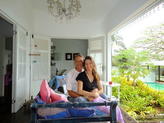 Peter König mit seiner Jugendliebe Jenny auf den Seychellen  © Everglow Ltd