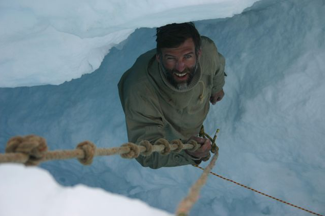 Die letzten drei Tage der Expedition hatten es besonders in sich: Jarvis in einer Gletscherspalte © shackleton epic