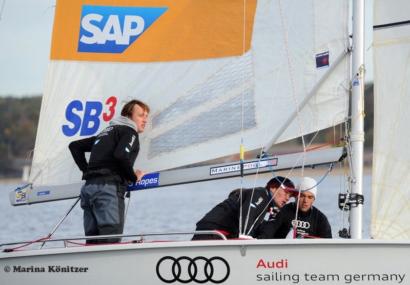 Simon Grotelüschen segelt stark mit der Laser-Crew inklusive Phillip Buhl... © Marina Könitzer