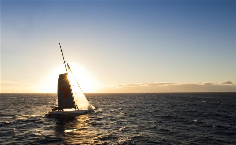 ...und muss ordentlich reffen, um am Wind durch die notorische Bass Strait zu kommen. Die Arbeit... © Rolex / Daniel Forster