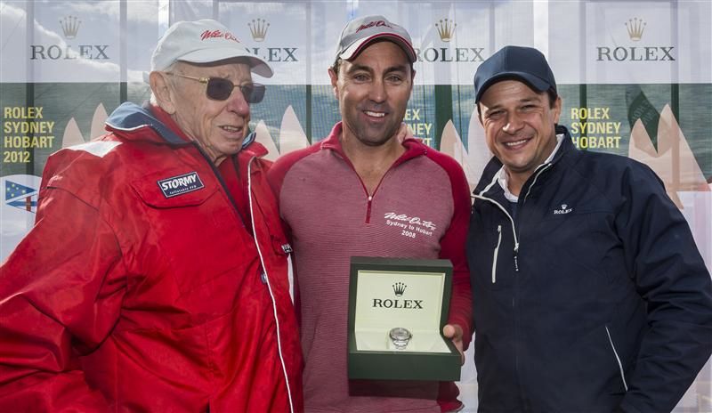 ...`Wild Oats XI´ Eigner Bob Oatley feiert mit Skipper Mark Richards seinen sechsten Sydney-Hobart-Sieg und erhält Gratulationen von Rolex Repräsentant Patrick Boutellier... © Rolex / Carlo Borlenghi